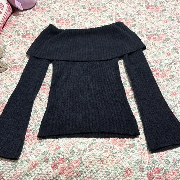 Off shoulder Sweater revolve - Picture 1 of 5